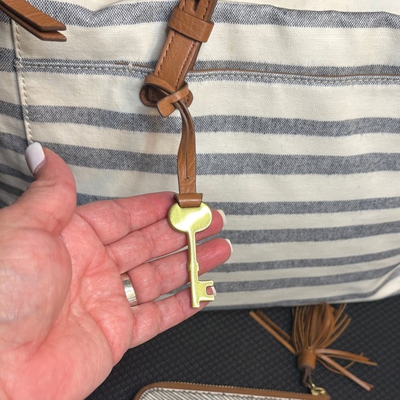 Fossil Cream and Gray Striped Tote with Wristlet - Picture 3 of 10